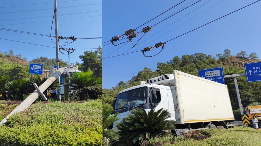 KAMYON REFÜJE DALDI DÖNER KAVŞAKTA DİREKLERE ÇARPTI