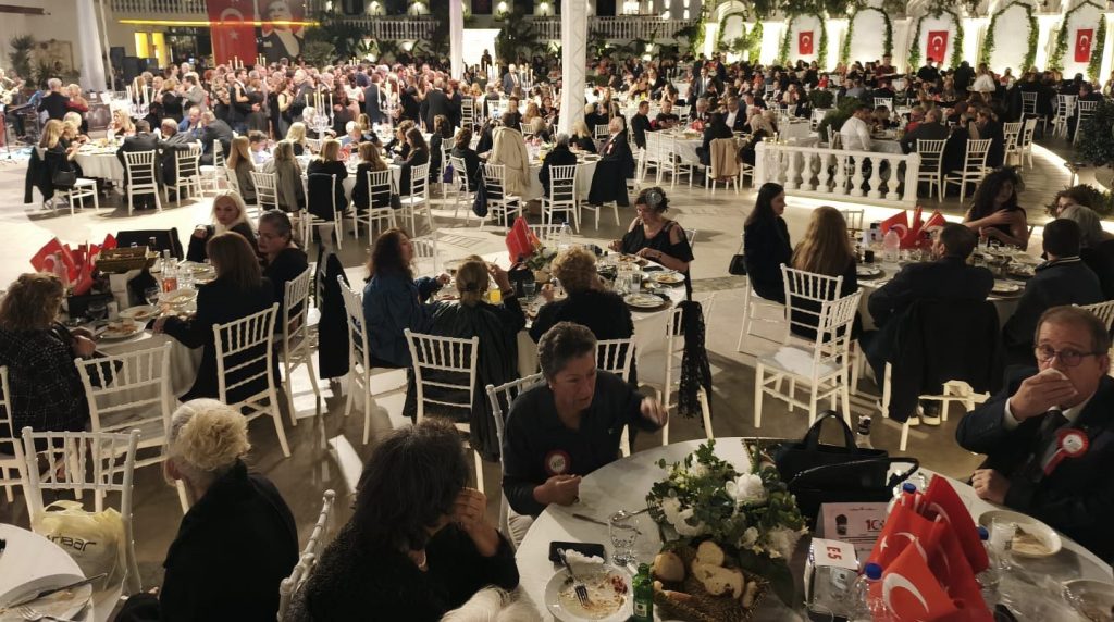 MARMARİS’TE CUMHURİYET COŞKUSU ZARAFETLE BULUŞTU