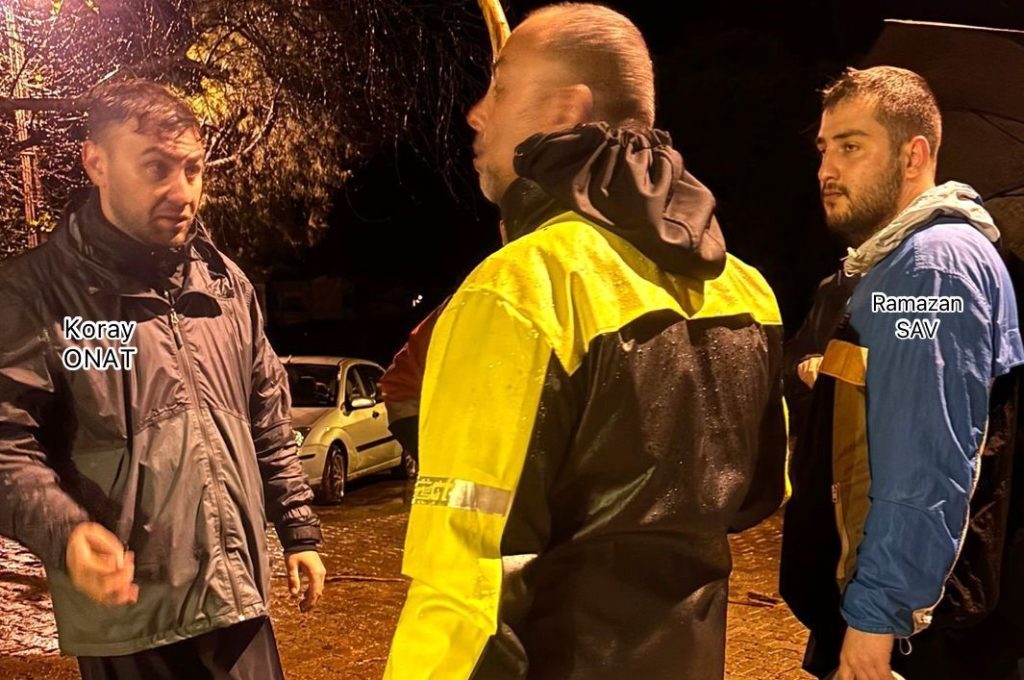 AK PARTİ TEŞKİLATI SEL BÖLGESİNDE SAHADAYDI