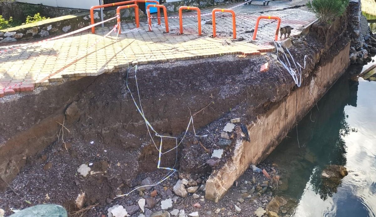 ÇÖKEN DERE YATAĞI ONARILMAYI BEKLİYOR