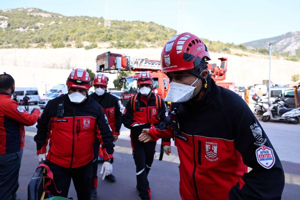 BAK EKİBİ DEPREM, YANGIN, TAHLİYE VE KURTARMA TATBİKATINA KATILDI