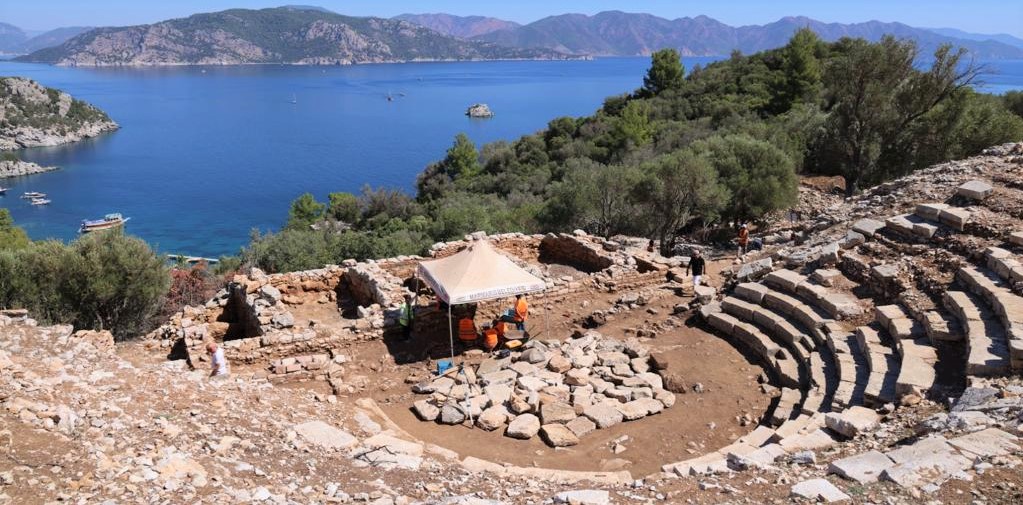 AMOS HEYECANLANDIRMAYA DEVAM EDİYOR