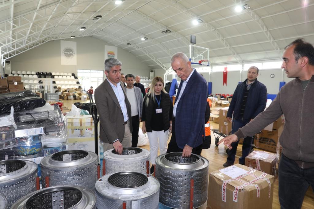 MARMARİS BELEDİYESİ DEPREMZEDELERLE EL ELE