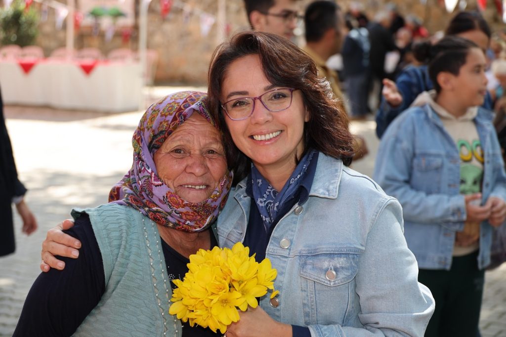 KARABAĞLAR YAYLASI KAVUN KOKUSUYLA ŞENLENDİ
