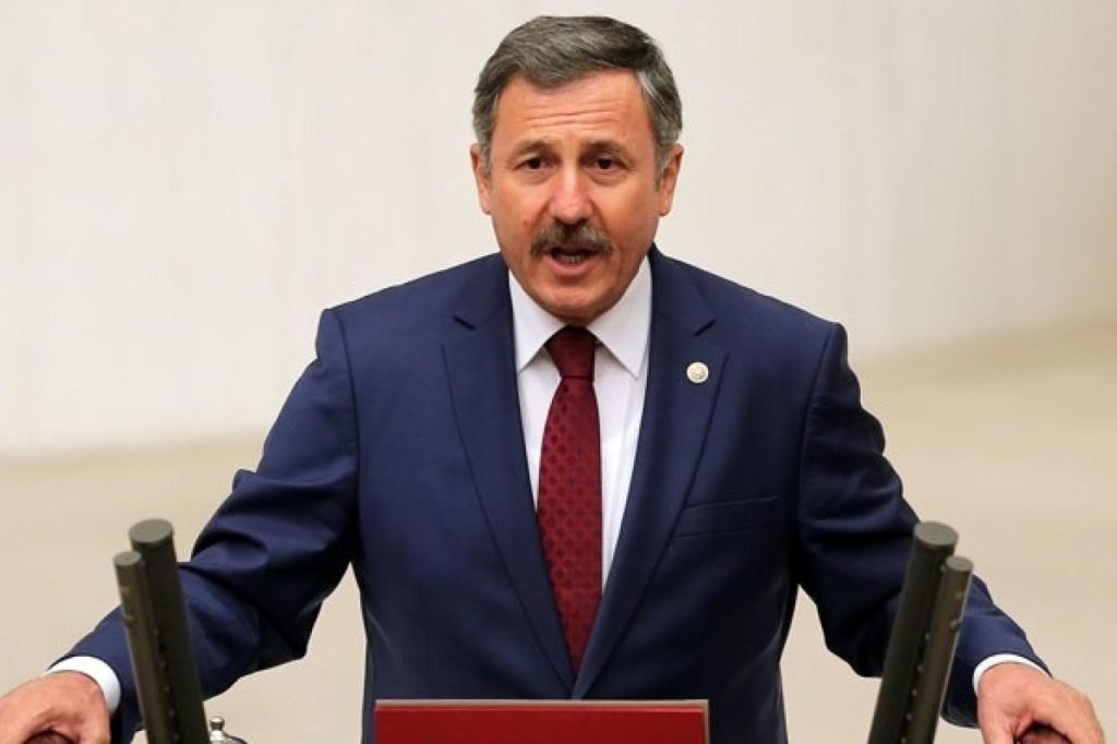 40 Uygur Türkü’nün Çin’e teslim etmesine tepki gösterdi