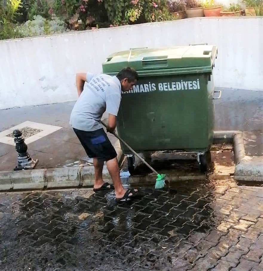 TEMİZLİK İŞLERİNDEN YOĞUN MESAİ