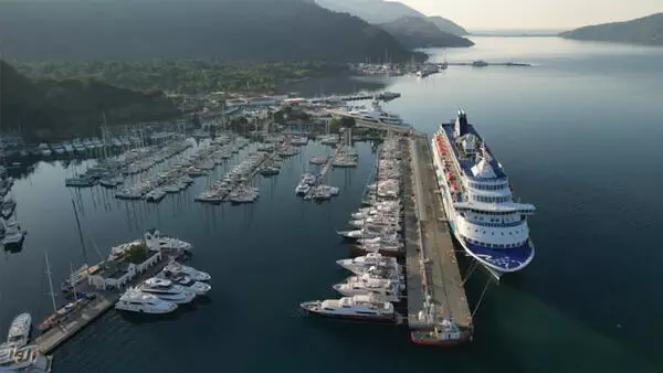 DEV YOLCU GEMİSİ MARMARİS’E DEMİR ATTI