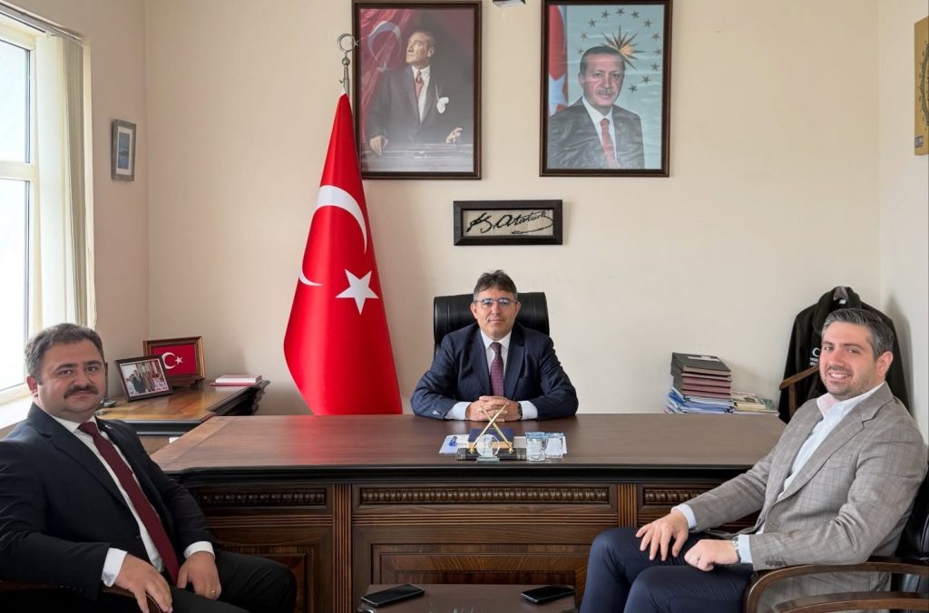 AK PARTİ İLÇE BAŞKANI ARAVİ’DEN KAYMAKAM KAYA’YA ZİYARET