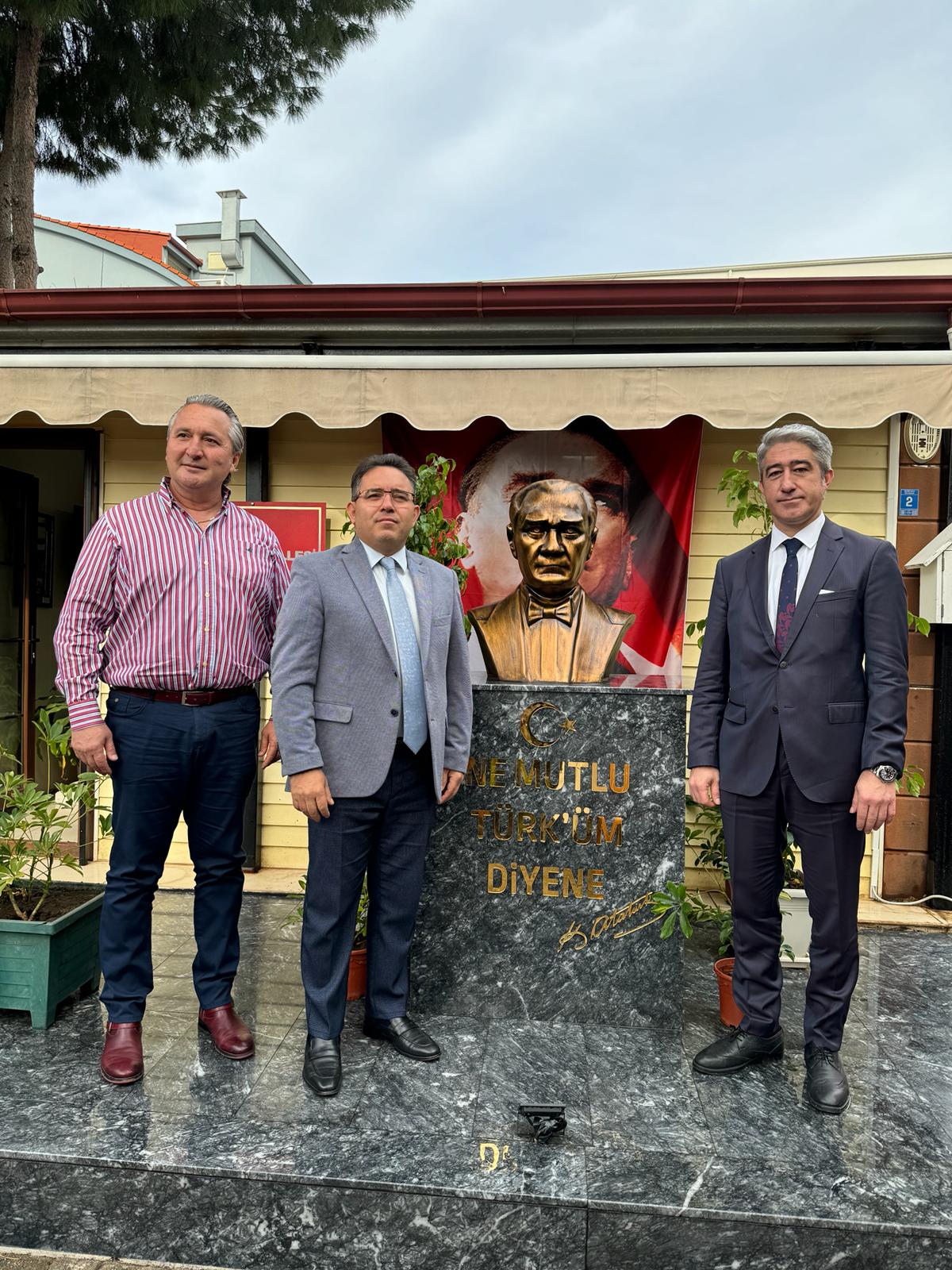 ÇILDIR MAHALLESİ’NE ATATÜRK BÜSTÜ