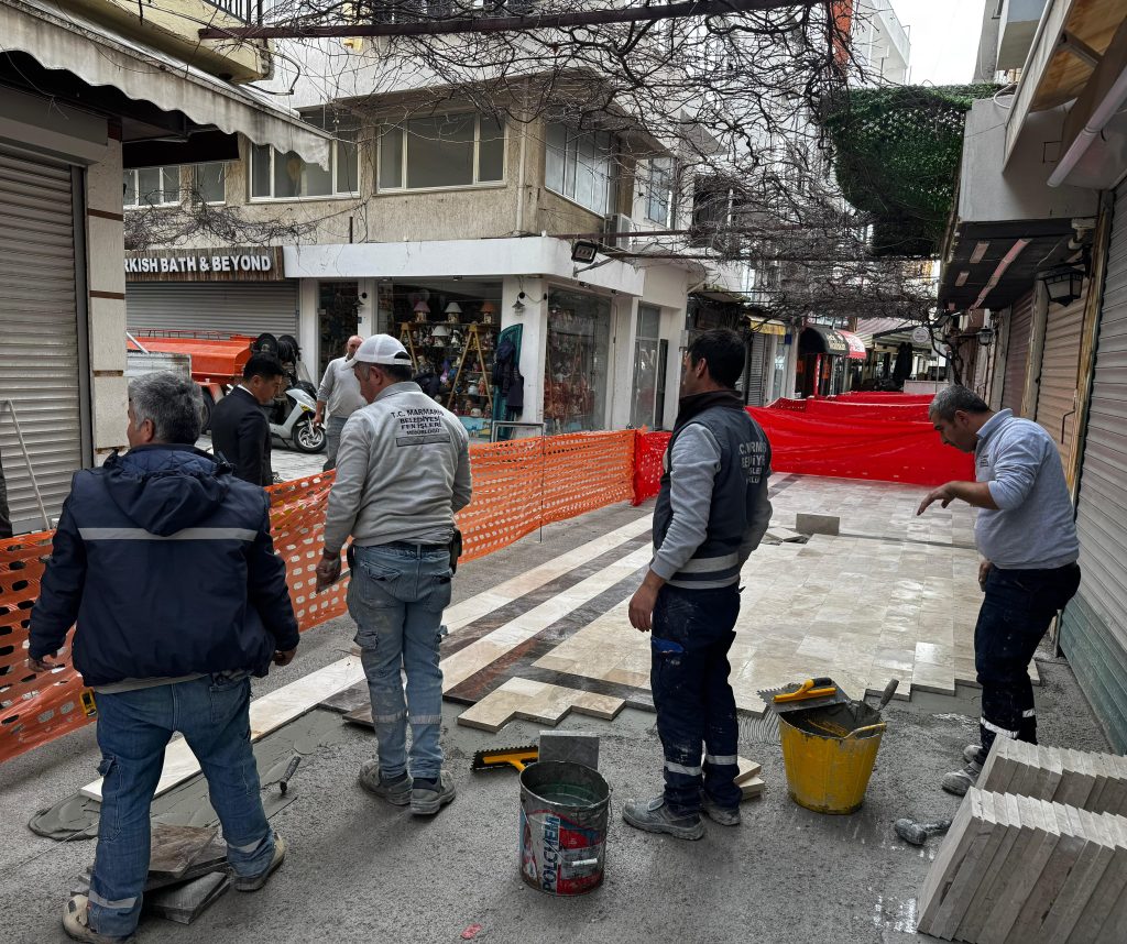“Marmaris Çarşısı’nda Yenileme Çalışmaları: 43 ve 51. Sokaklar Gözden Geçiriliyor”