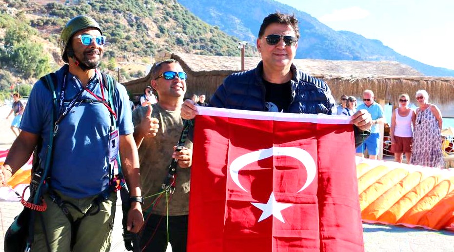 Başkan Karaca TUSAŞ şehitleri için bayrak açtı