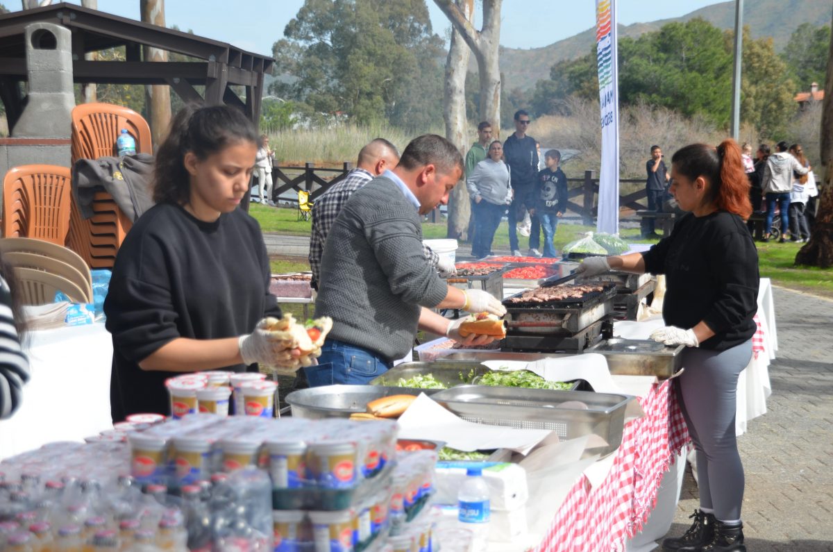 HİSARÖNÜ MESİRE ALANININ İLK KONUKLARI BELEDİYE PERSONELİ OLDU