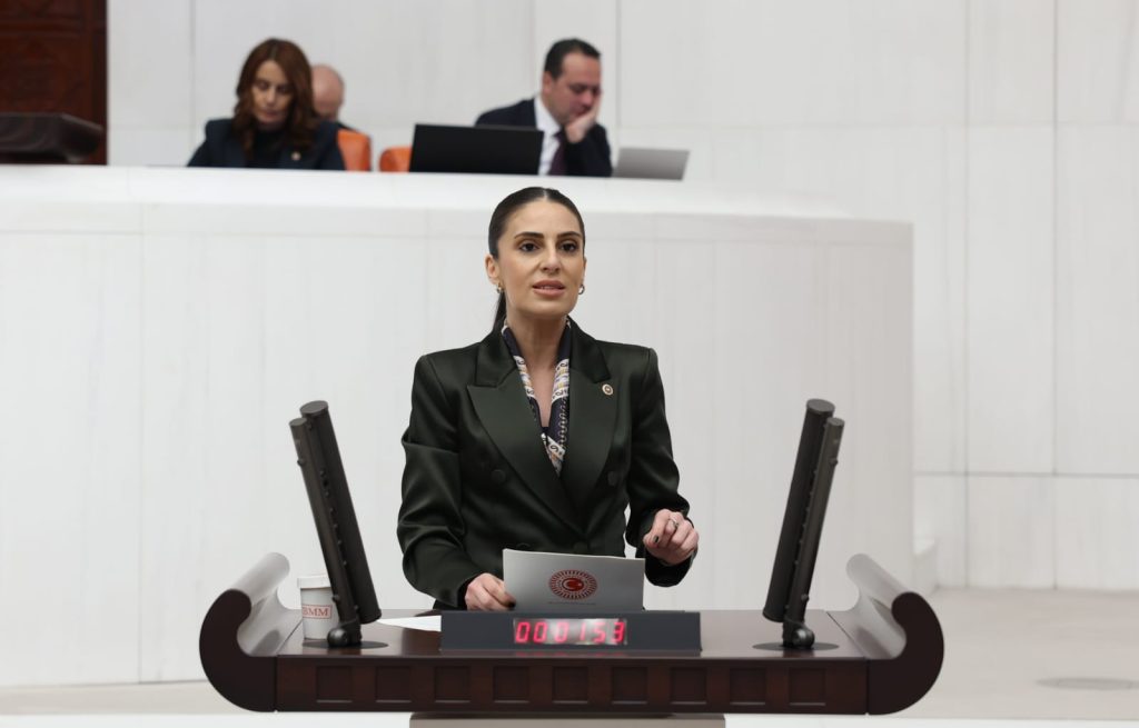 GİZEM ÖZCAN’DAN 1 MAYIS AÇIKLAMASI