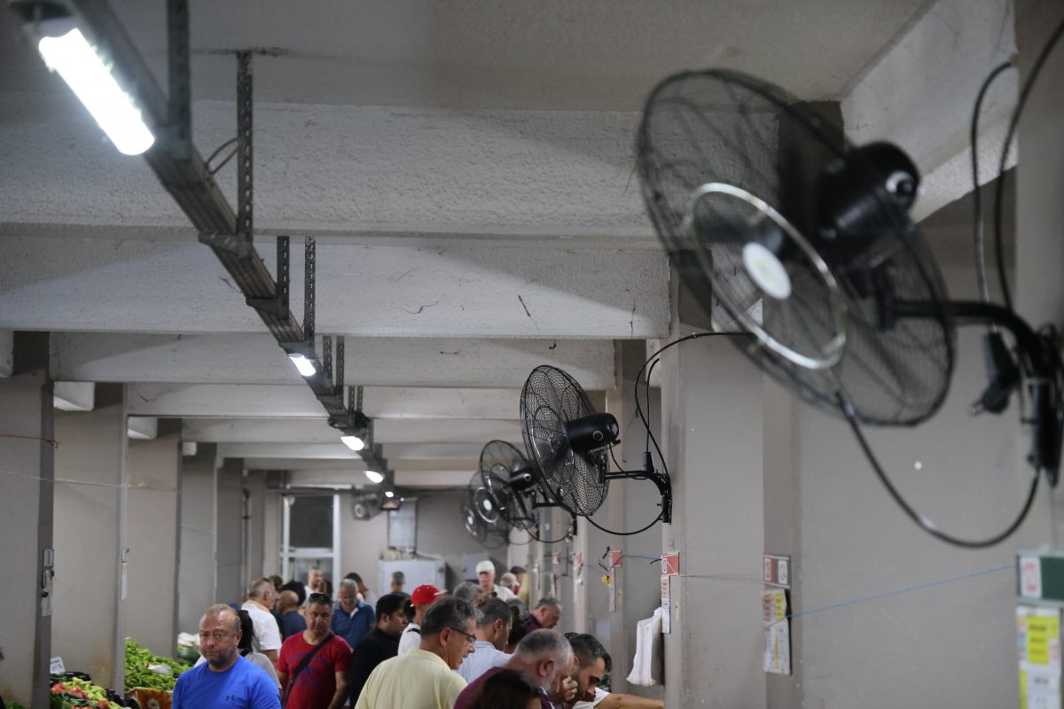 MARMARİS BELEDİYESİ’NDEN SERİNLETEN HİZMET