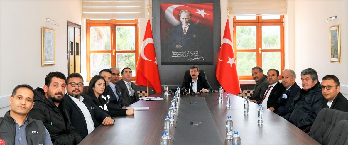 VALİ TAVLI SİVİL TOPLUM KURULUŞU TEMSİLCİLERİYLE BİR ARAYA GELDİ 