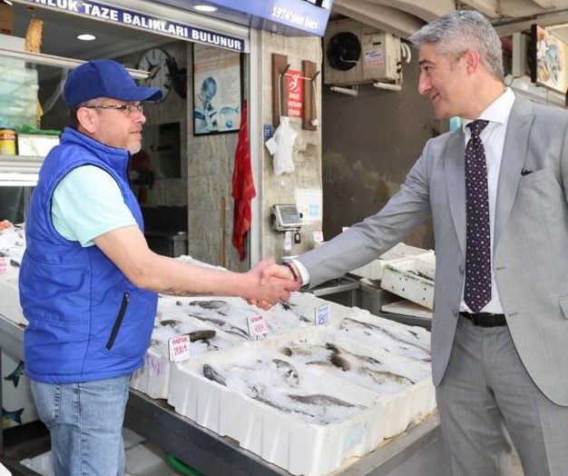 BAŞKAN OKTAY’DAN ESNAFA BAYRAM ZİYARETİ