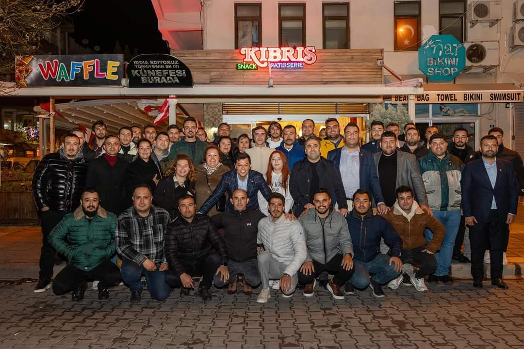 ACAR ÜNLÜ GENÇLERLE BİRARAYA GELDİ