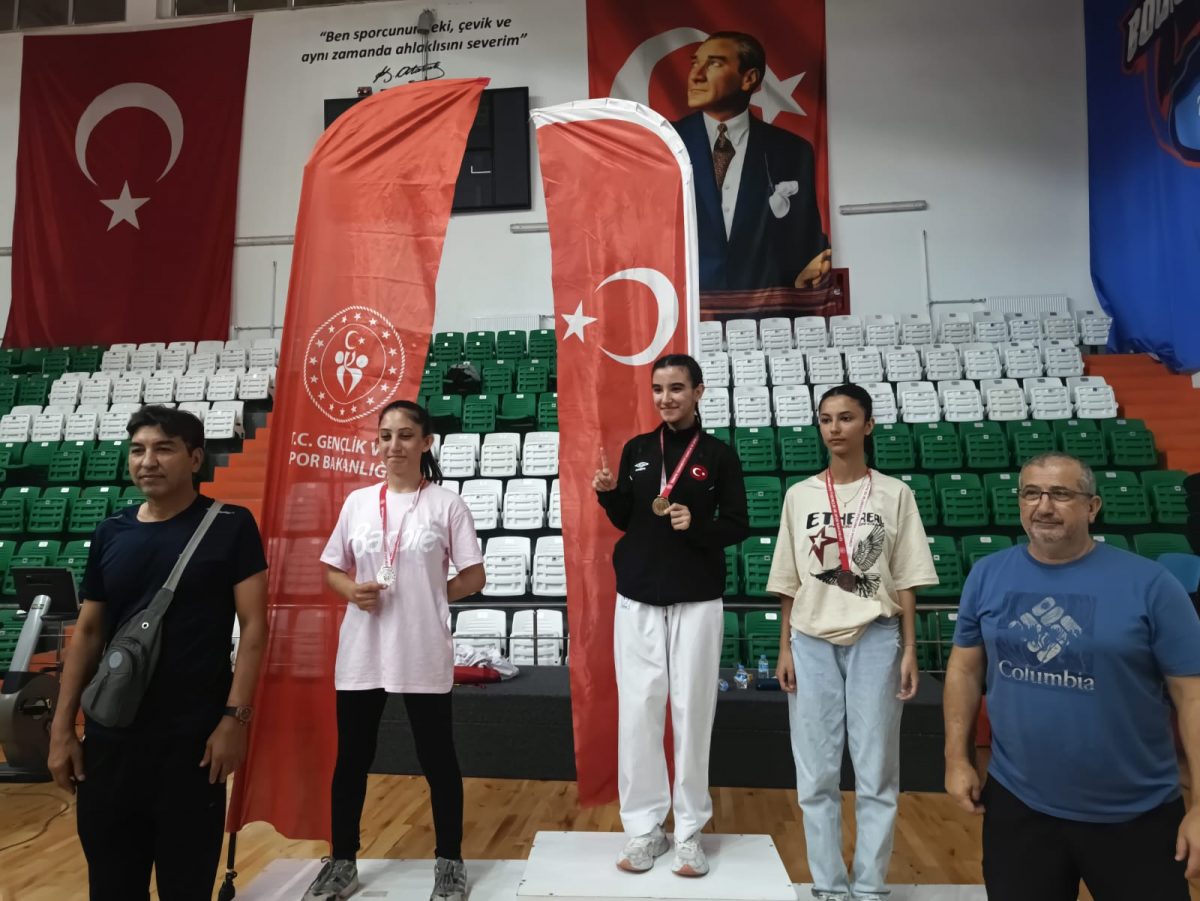 MİNİK KARATECİLERDEN BÜYÜK BAŞARI