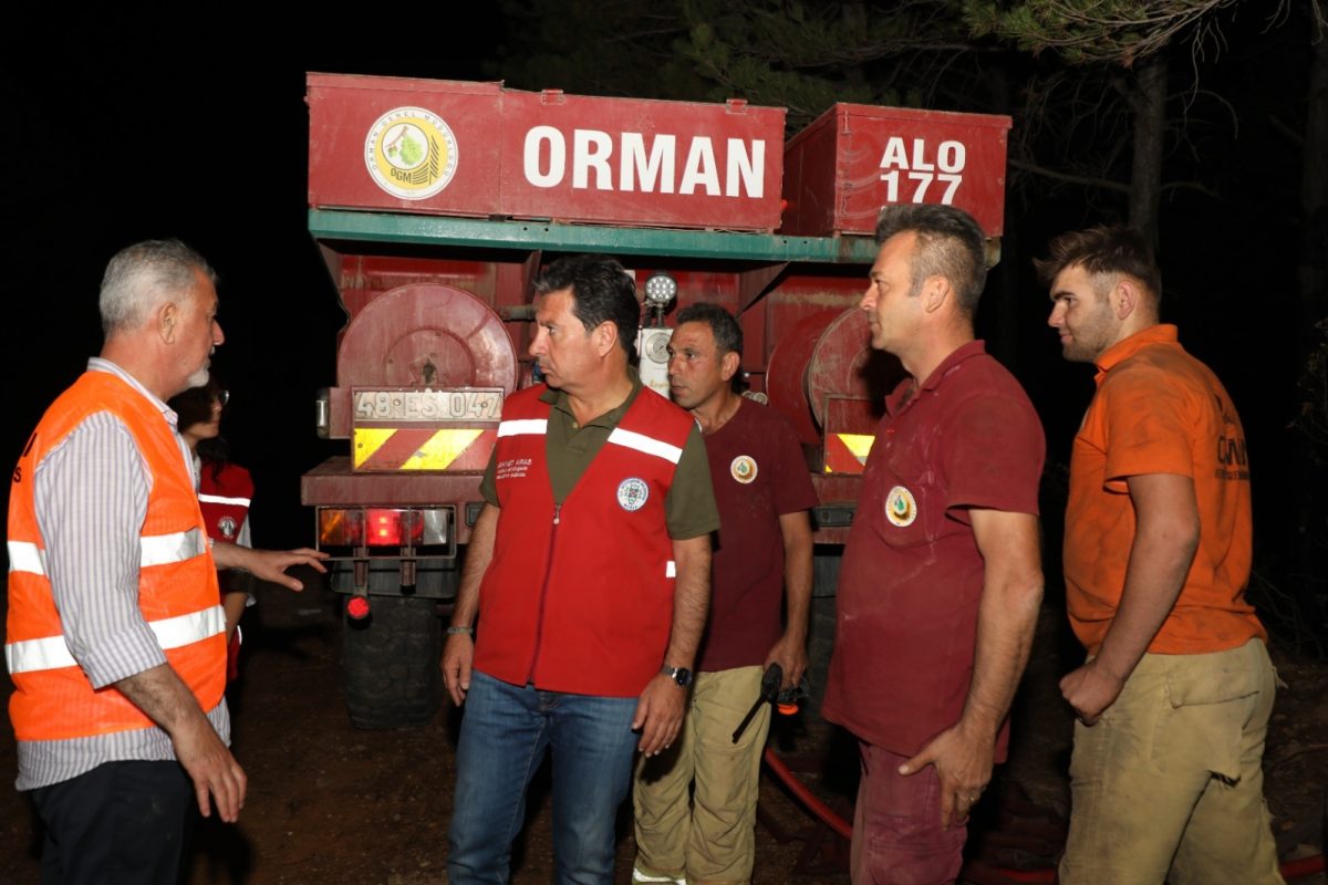 BÜYÜKŞEHİR ORMAN YANGINLARINDA TÜM GÜCÜYLE SAHADAYDI
