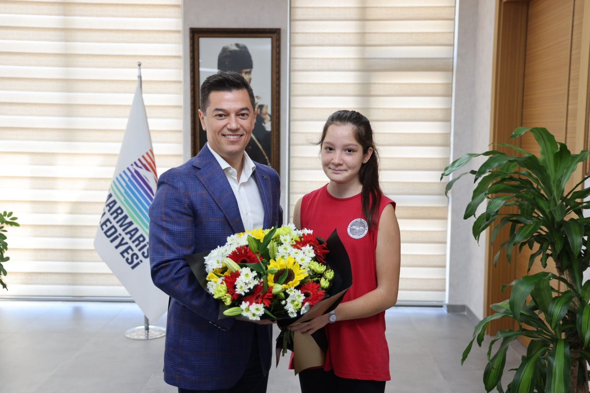 MİDİ VOLEYBOL TAKIMINDAN ACAR ÜNLÜ’YE ZİYARET ETTİ