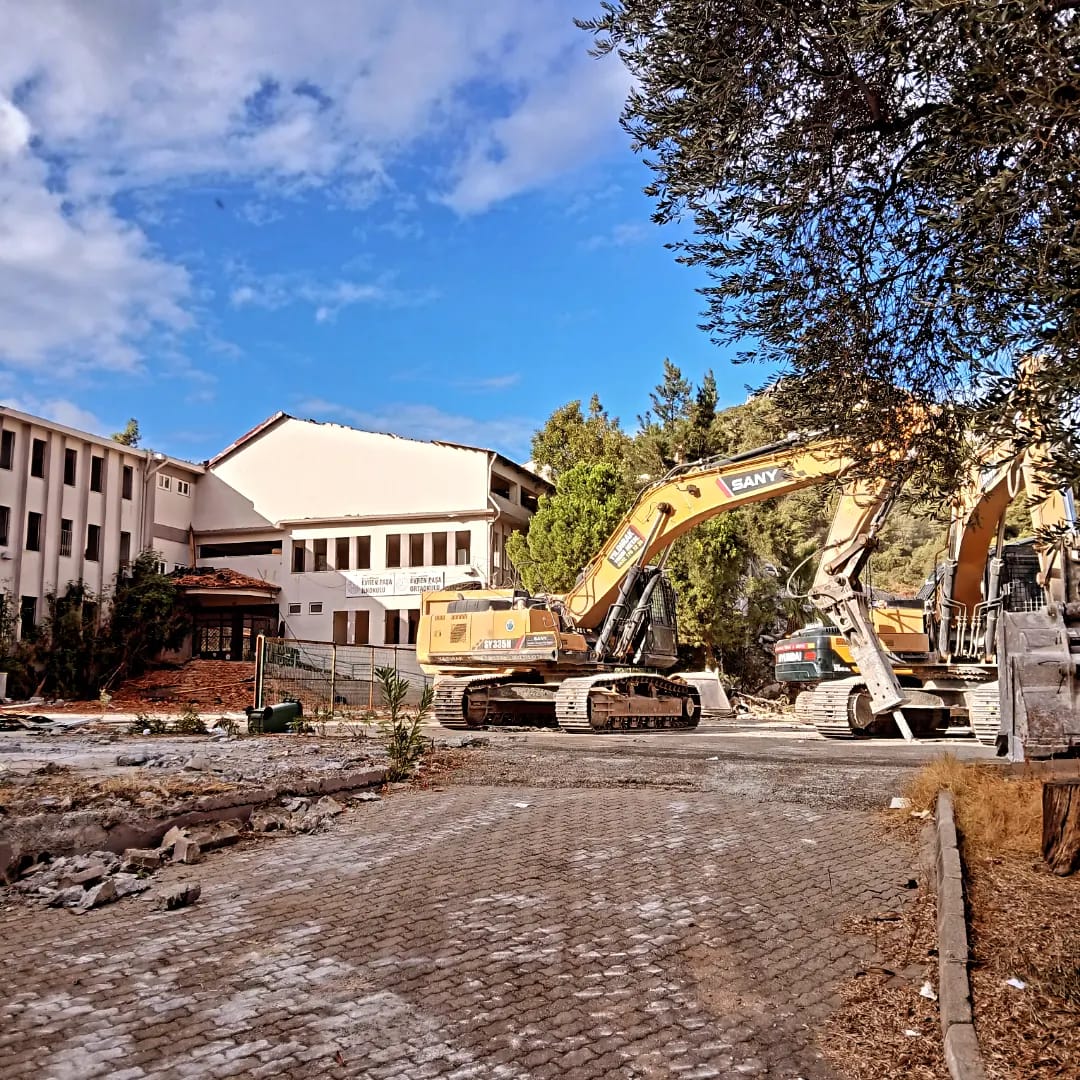 Depreme Dayanıksız Okul Yıkıldı