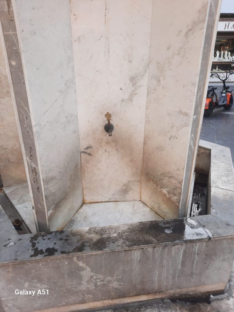 Marmaris’in göbeğindeki görüntüler şaşkınlık yaratıyor!