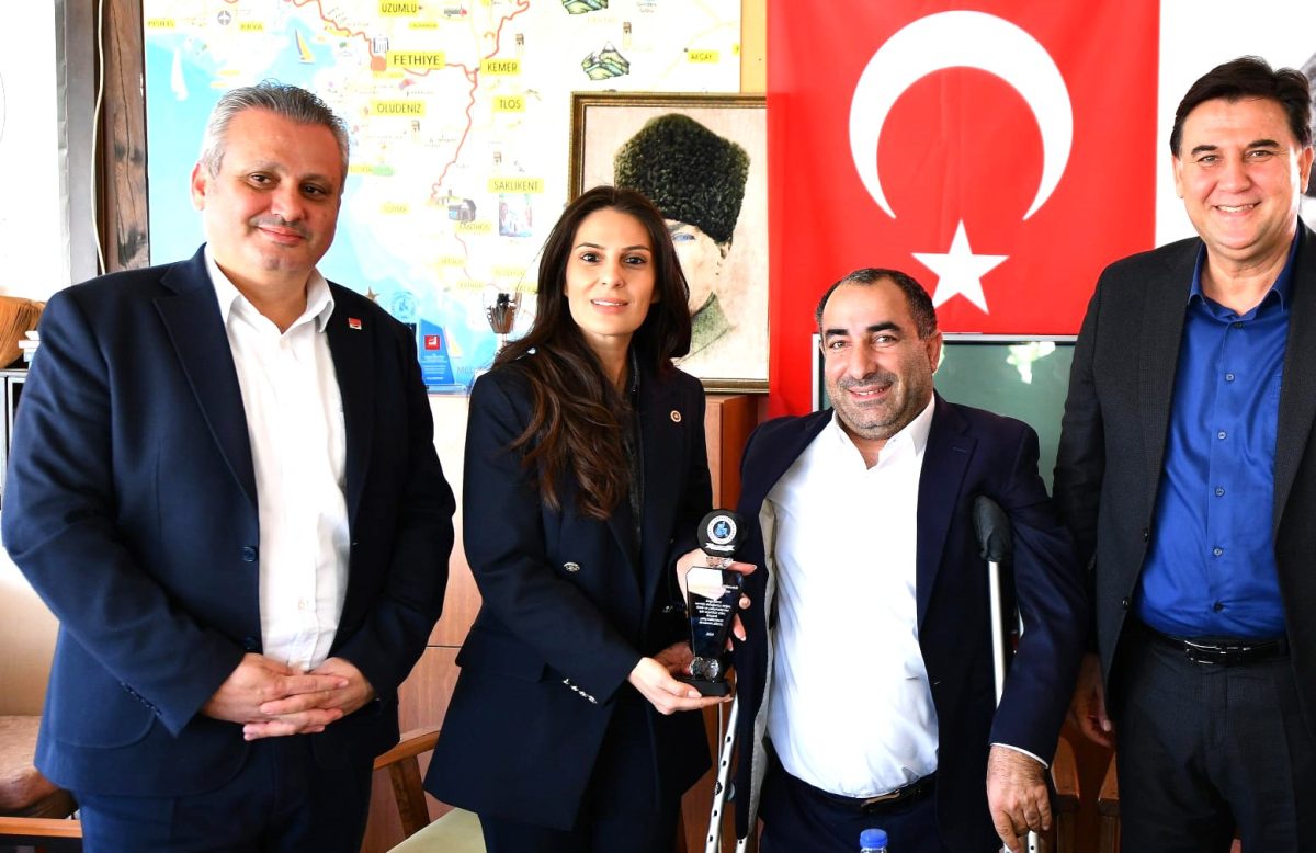 Özcan’a ‘Engelli Dostu Muğla Milletvekili’ ödülü verildi