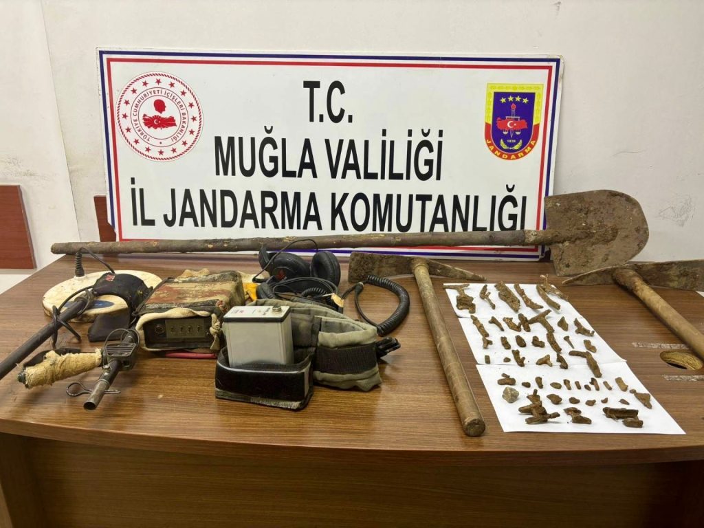 MİLAS’TA KAÇAK KAZIYA SUÇÜSTÜ