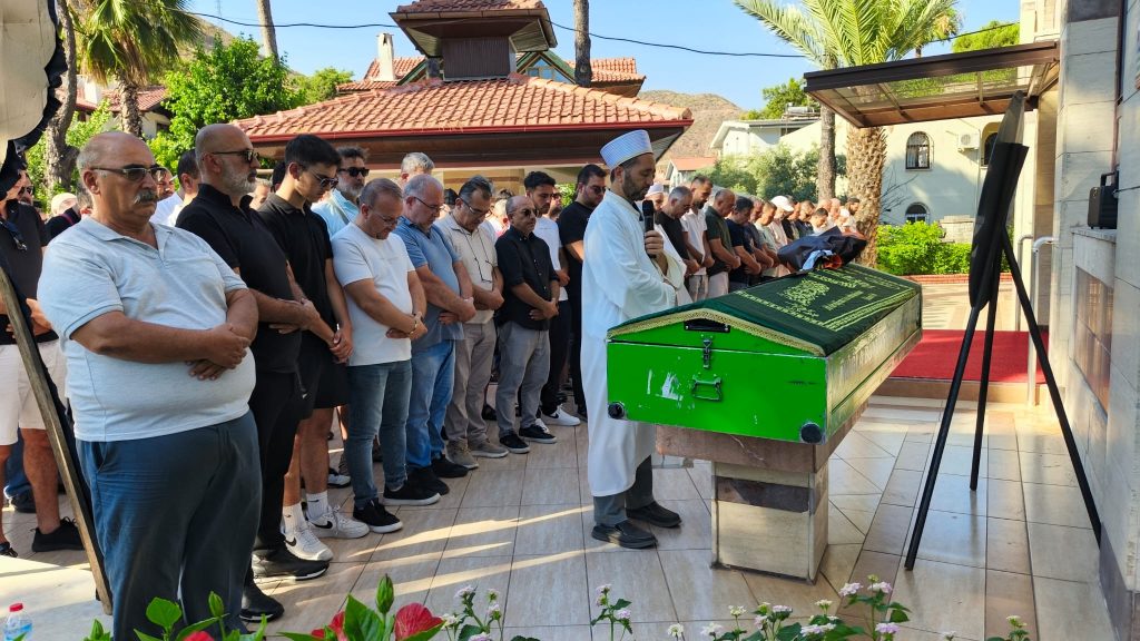 FERAMUZ DURSUN DUALARLA UĞURLANDI