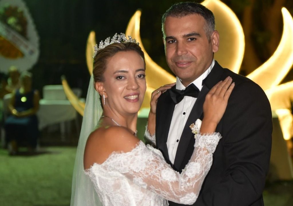 PINAR İLE İBRAHİM MUTLULUKLARINI TAÇLANDIRDILAR