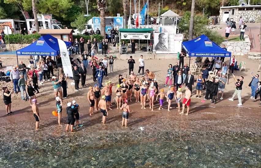 ATAMIZA SAYGI YÜZME ETKİNLİĞİ DÜZENLENDİ