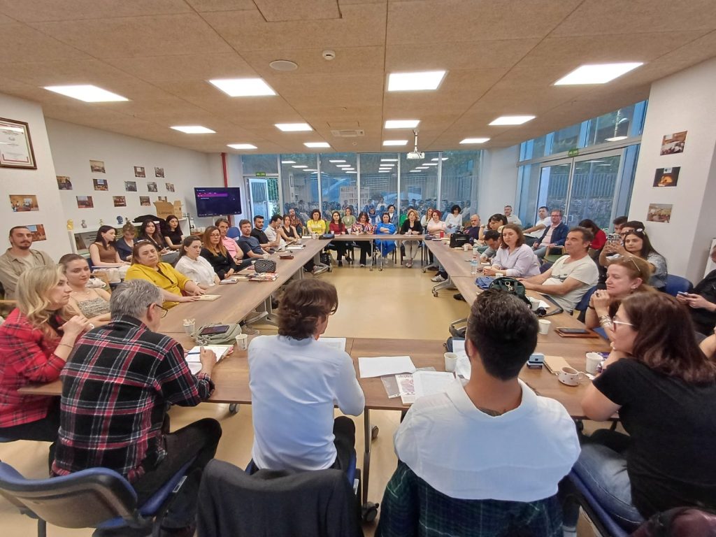 BÜYÜKŞEHİR KİTAP KULÜBÜ OKUMA EYLEMİNİ TOPLUMSAL BİR DENEYİME DÖNÜŞTÜRÜYOR