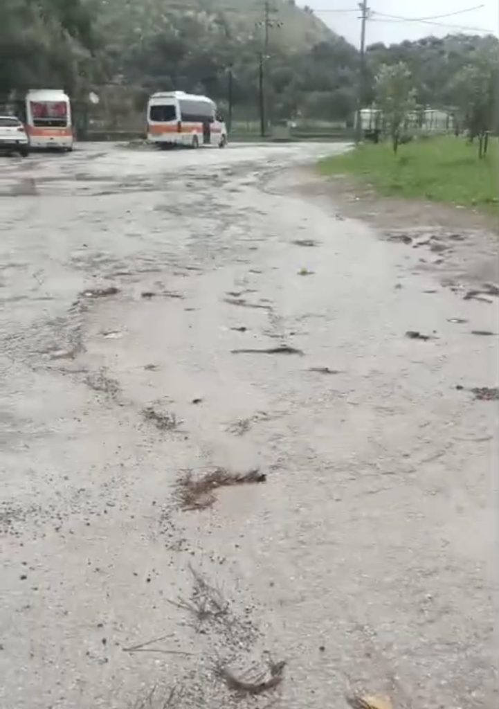 İÇMELER KYK YURDU YOLU YAĞMURDA GÖLE DÖNÜYOR