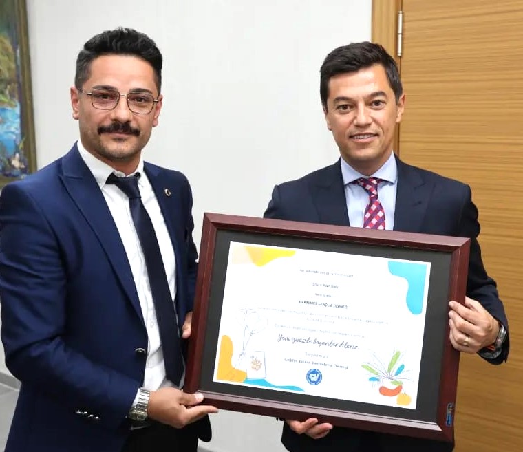 MARMARİS GENÇLİK DERNEĞİ YÖNETİMİNDEN ACAR ÜNLÜ’YE ANLAMLI ZİYARET