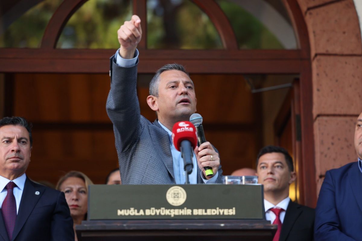 CHP Genel Başkanı Büyükşehir Belediyesi’ni Ziyaret Etti