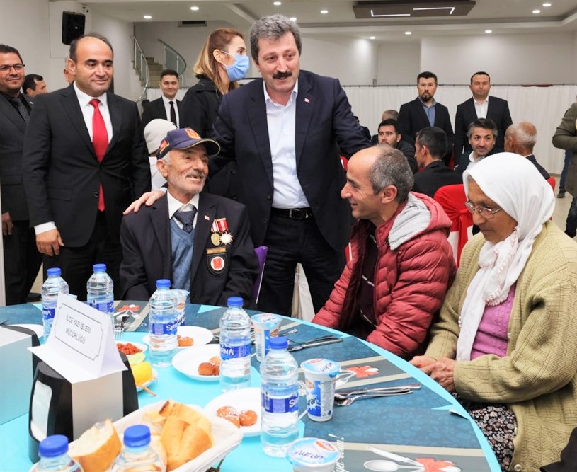 VALİ TAVLI ŞEHİT AİLELERİ VE GAZİLERLE İFTARDA BİR ARAYA GELDİ