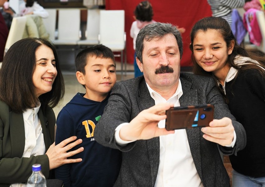 VALİ ORHAN TAVLI YETİMLER GÜNÜNDE ÇOCUKLARLA İFTARDA BİR ARAYA GELDİ